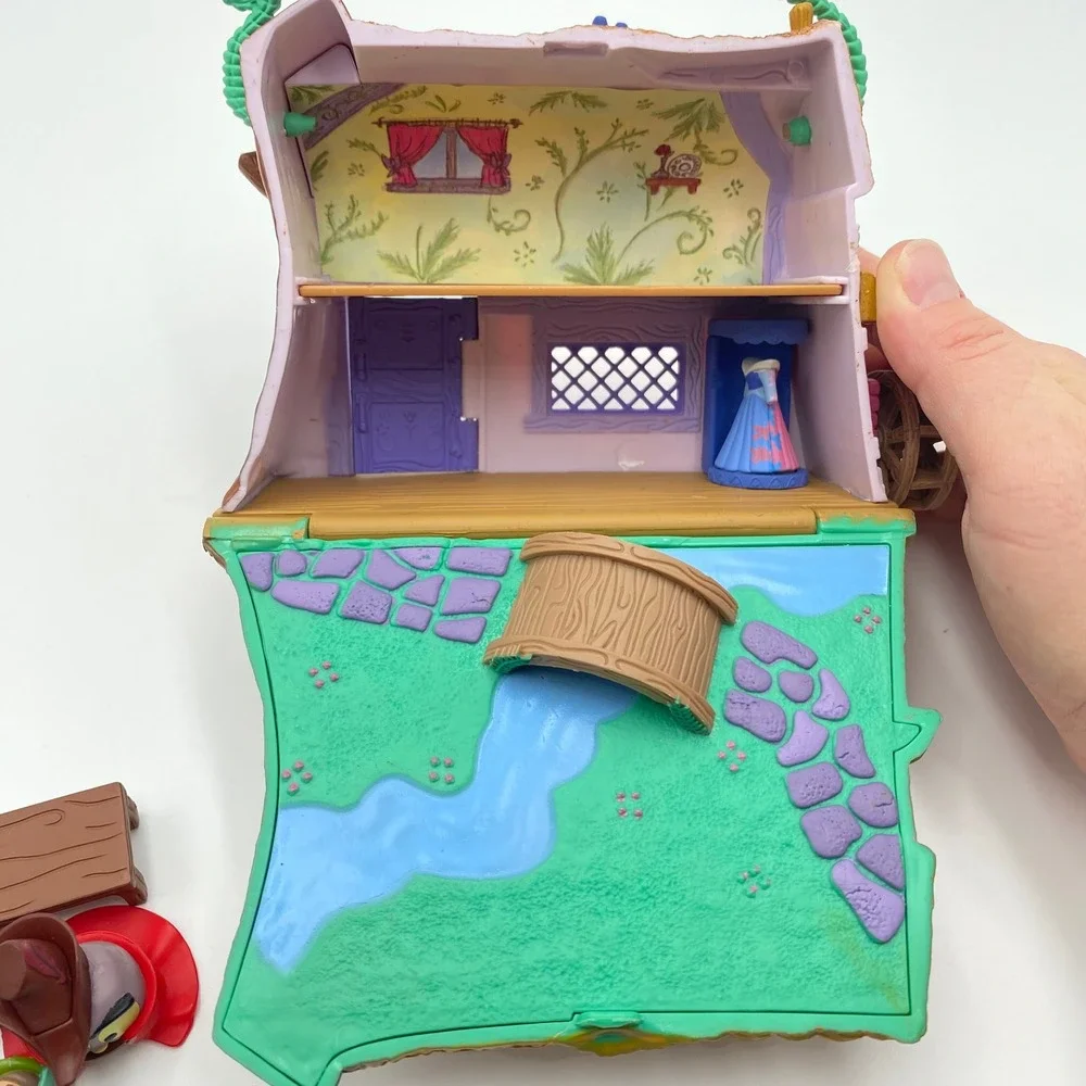 Disney Animators Collection Littles Sleeping Beauty Aurora Cottage Play Set - Picture 5 of 7